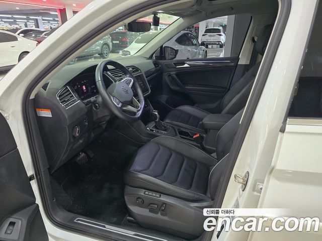 Volkswagen Tiguan 2023 — photo 10