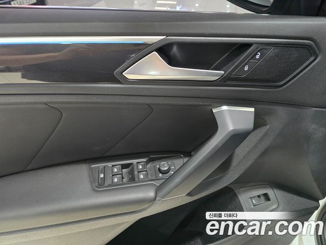 Volkswagen Tiguan 2023 — photo 11