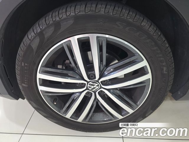 Volkswagen Tiguan 2023 — photo 16