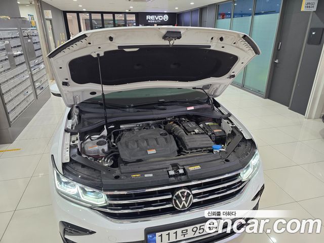 Volkswagen Tiguan 2023 — photo 17