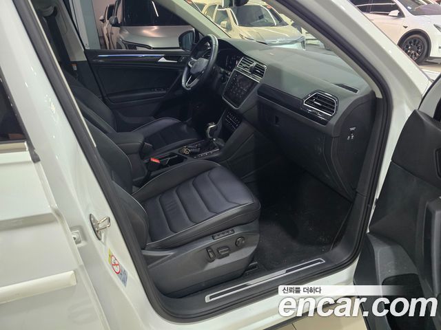 Volkswagen Tiguan 2023 — photo 18