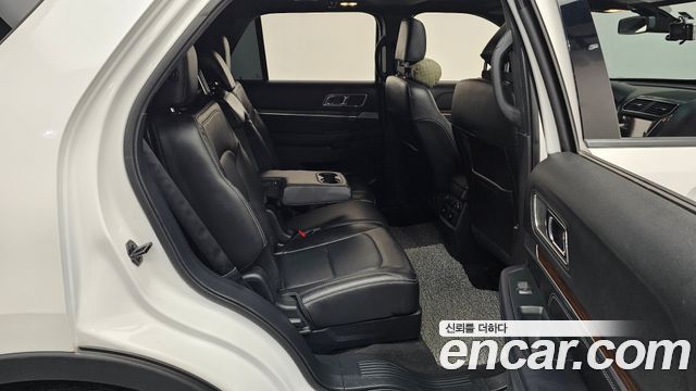 Ford Explorer 2019 — photo 17