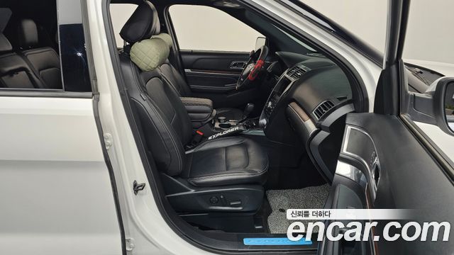 Ford Explorer 2019 — photo 16