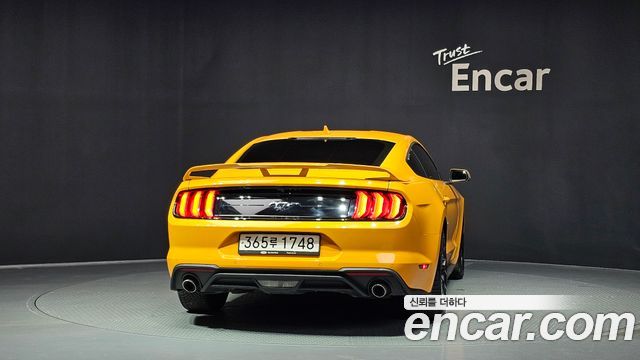 Ford Mustang 2022 — photo 4