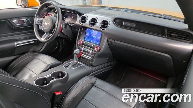 Ford Mustang 2022 — photo 10