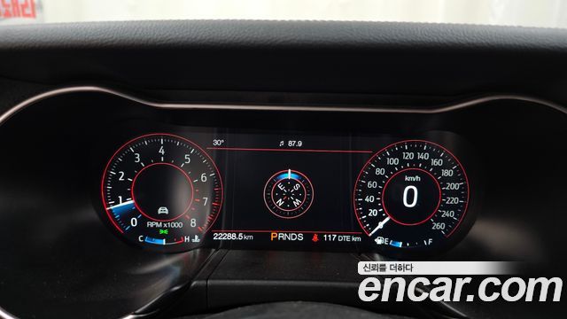 Ford Mustang 2022 — photo 11
