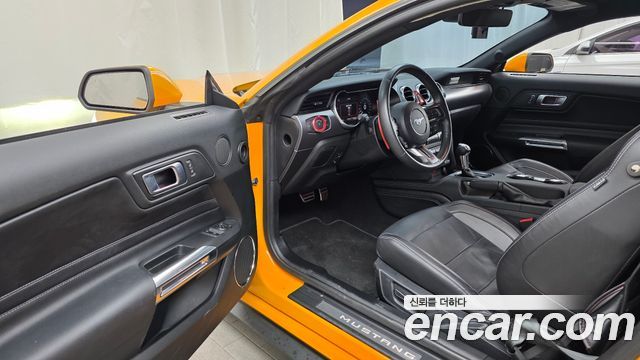 Ford Mustang 2022 — photo 13