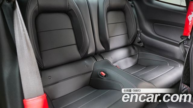 Ford Mustang 2022 — photo 17