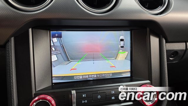 Ford Mustang 2022 — photo 20