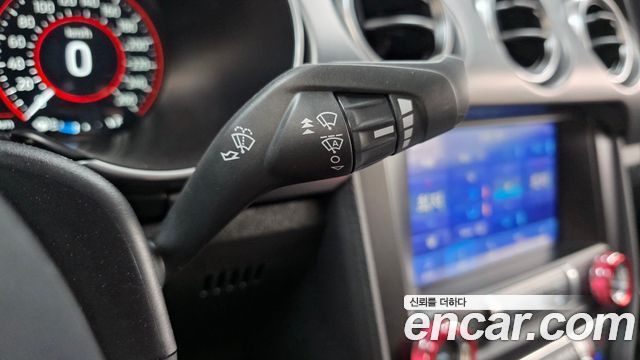 Ford Mustang 2022 — photo 21