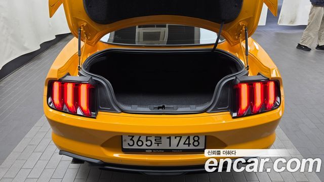 Ford Mustang 2022 — photo 26