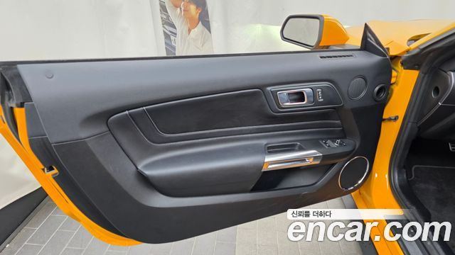 Ford Mustang 2022 — photo 14