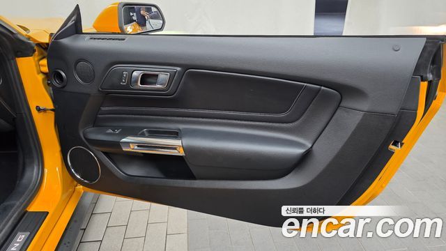 Ford Mustang 2022 — photo 15