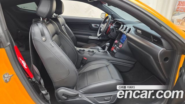 Ford Mustang 2022 — photo 16