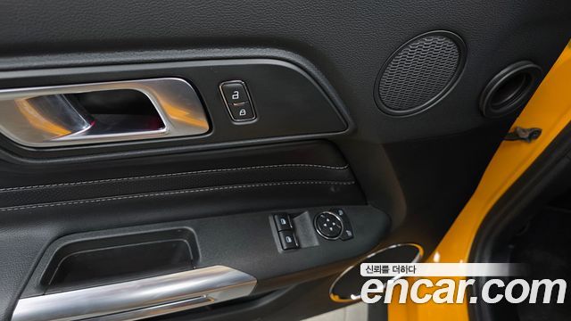 Ford Mustang 2022 — photo 28