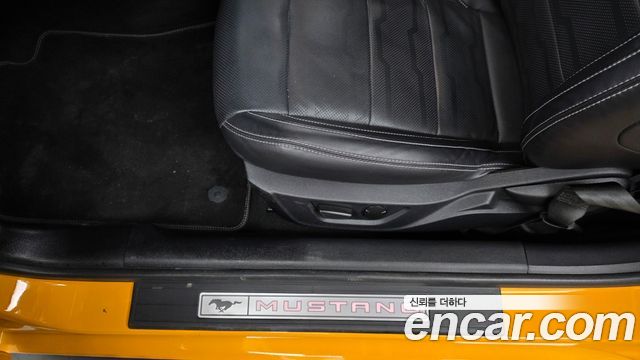 Ford Mustang 2022 — photo 29