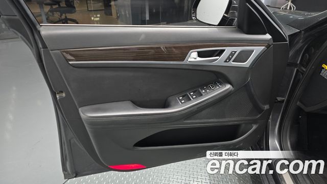 Genesis G80 2017 — photo 14