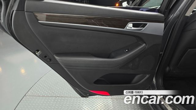 Genesis G80 2017 — photo 15