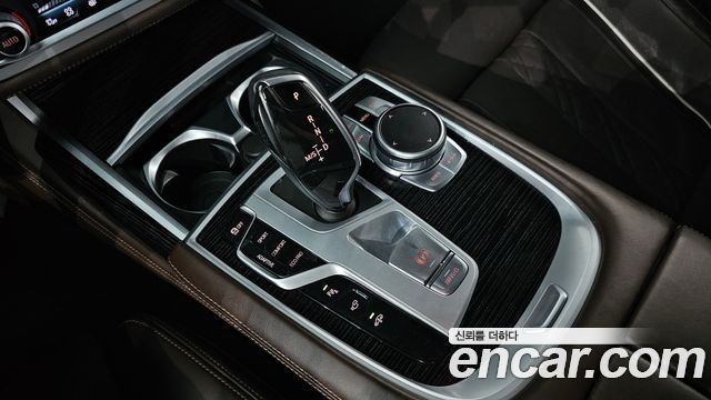 BMW 7-Series 2019 — photo 9
