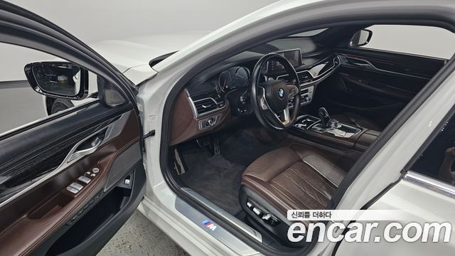 BMW 7-Series 2019 — photo 10