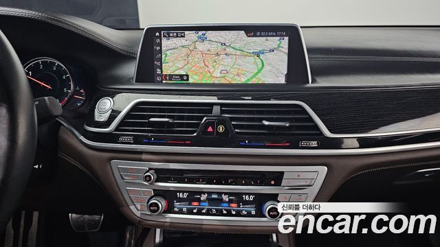 BMW 7-Series 2019 — photo 15
