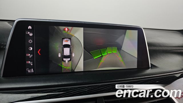 BMW 7-Series 2019 — photo 16