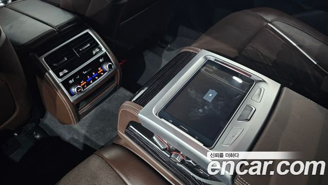 BMW 7-Series 2019 — photo 19