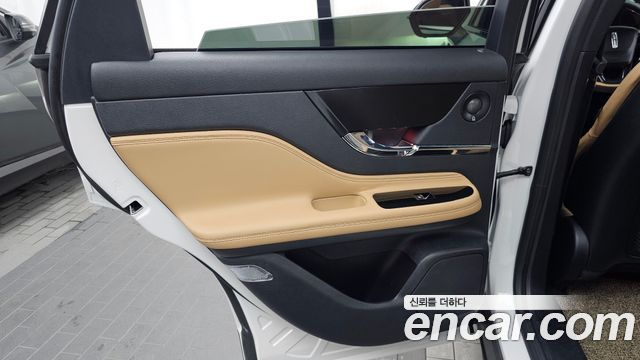 Lincoln Corsair 2021 — photo 15