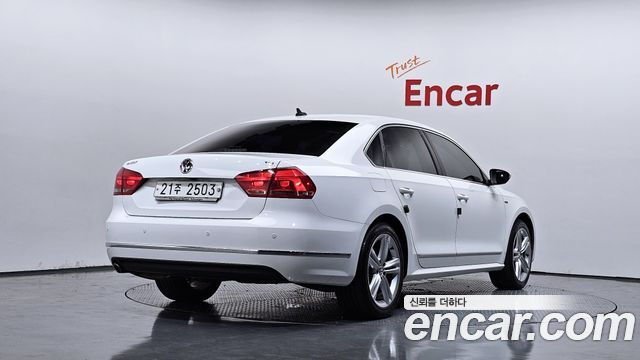 Volkswagen Passat 2015 — photo 2