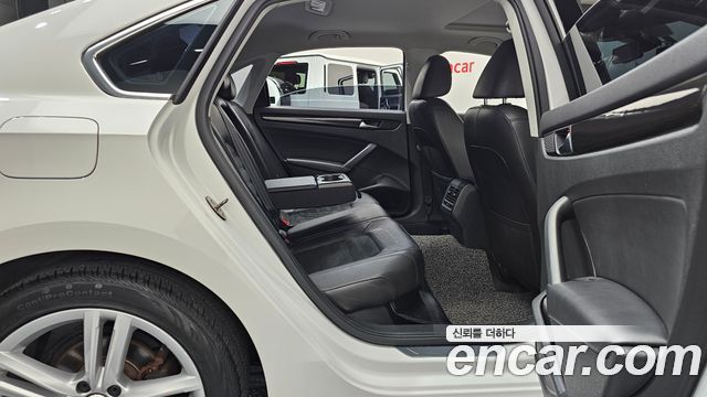 Volkswagen Passat 2015 — photo 11