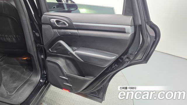 Porsche Cayenne 2013 — photo 15