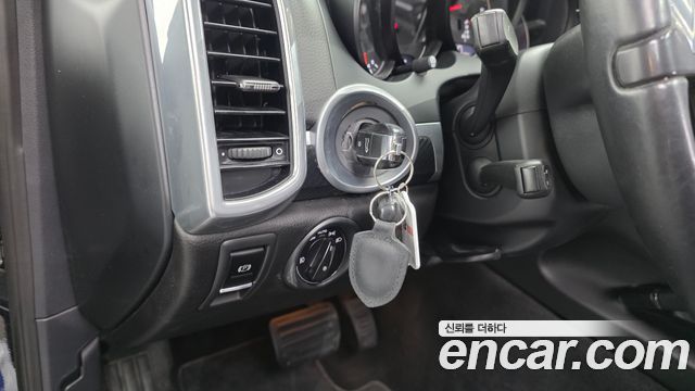 Porsche Cayenne 2013 — photo 28