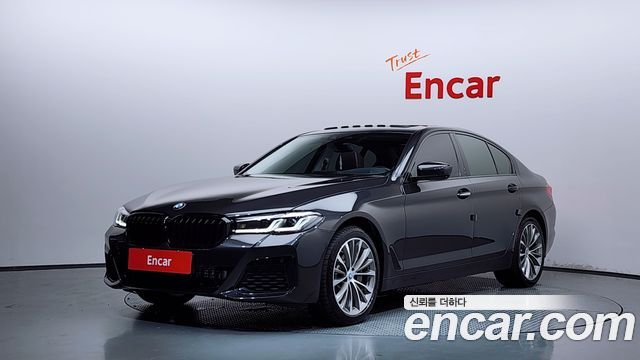 BMW 5-Series 2018 — photo 1