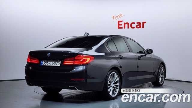 BMW 5-Series 2018 — photo 2