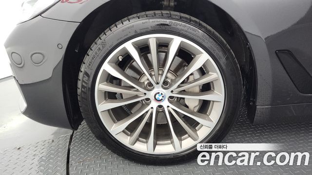 BMW 5-Series 2018 — photo 5