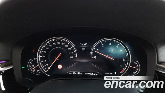 BMW 5-Series 2018 — photo 8