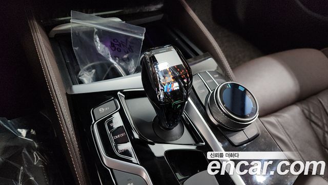 BMW 5-Series 2018 — photo 9