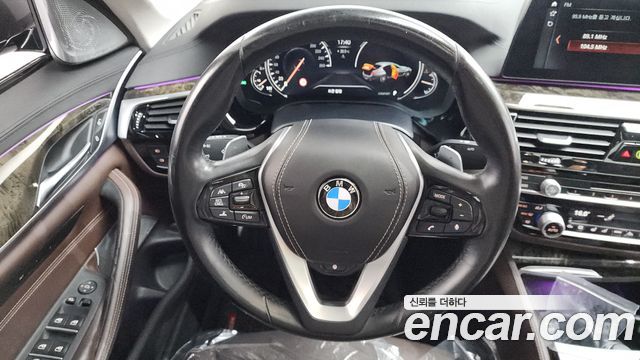 BMW 5-Series 2018 — photo 13