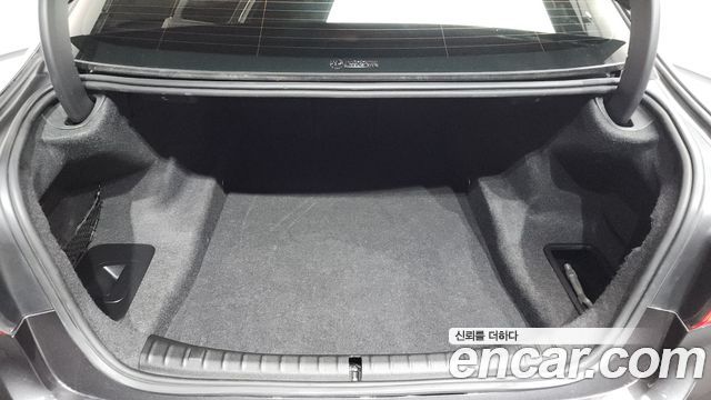 BMW 5-Series 2018 — photo 18