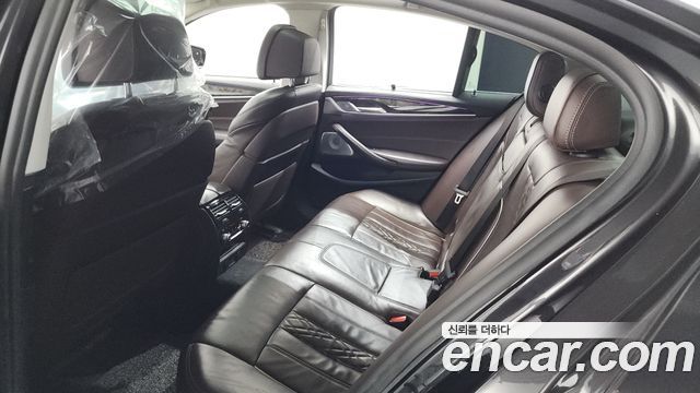 BMW 5-Series 2018 — photo 19