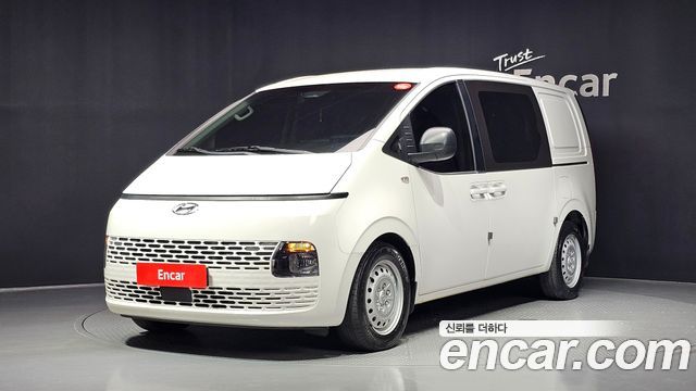Hyundai Staria 2022 — photo 1