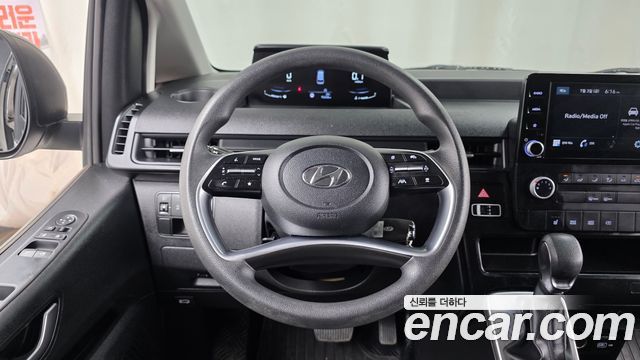 Hyundai Staria 2022 — photo 18