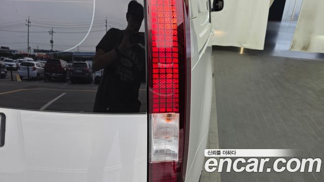 Hyundai Staria 2022 — photo 9
