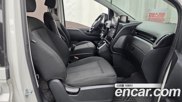 Hyundai Staria 2022 — photo 16