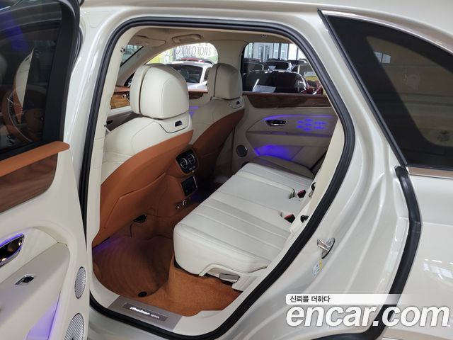 Bentley Bentayga 2026 — photo 11