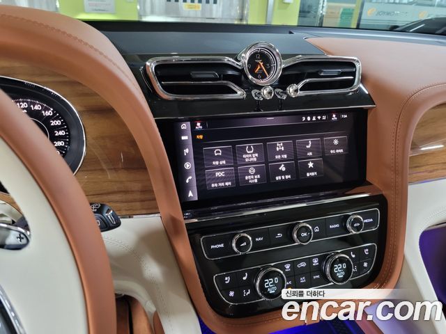 Bentley Bentayga 2026 — photo 14