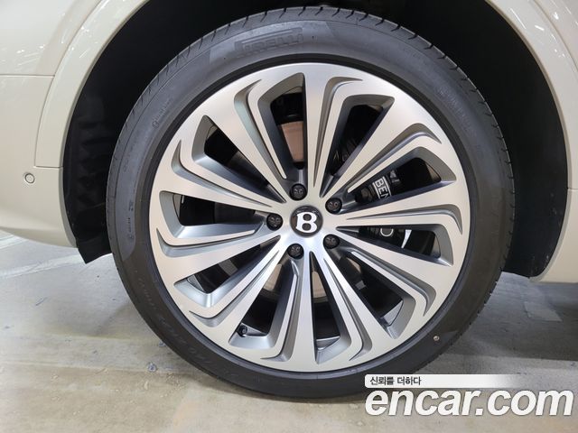 Bentley Bentayga 2026 — photo 19