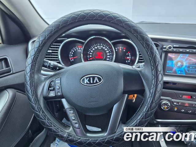 Kia K5 2011 — photo 7