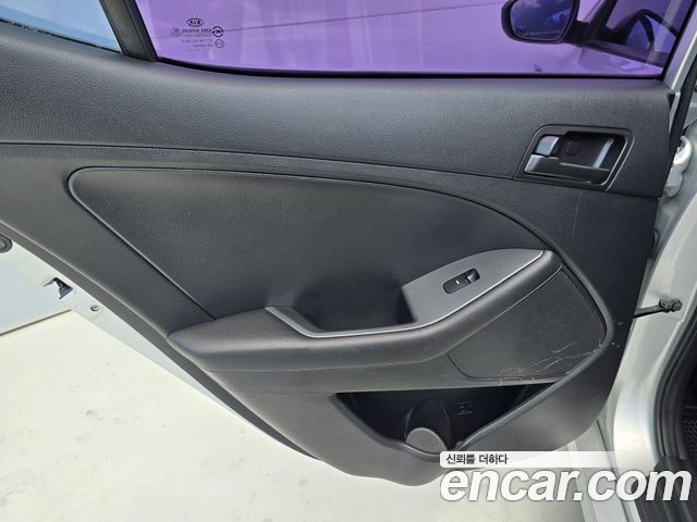 Kia K5 2011 — photo 16
