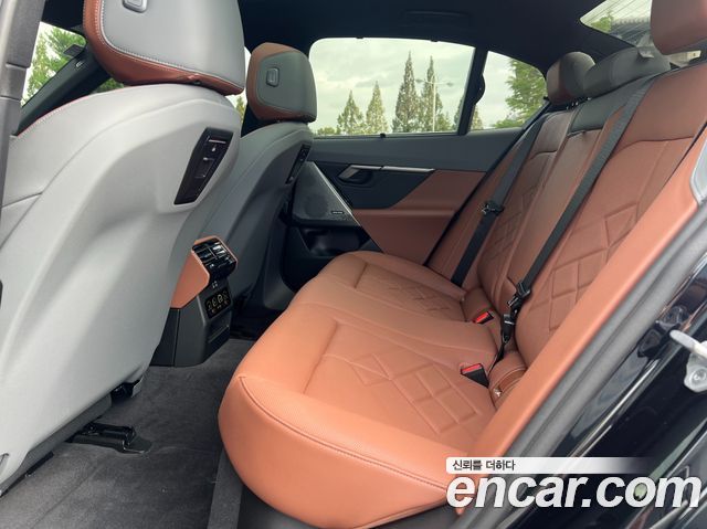 BMW 5-Series 2025 — photo 9